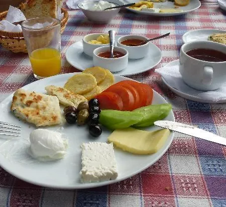 ゲストハウス Lembos Karpaz 4*